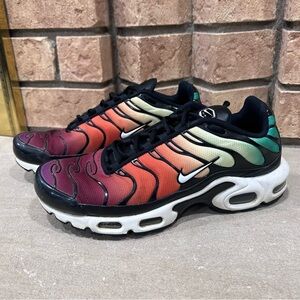 Nike Women’s Gradient Flame Sneakers - Red Orange Green